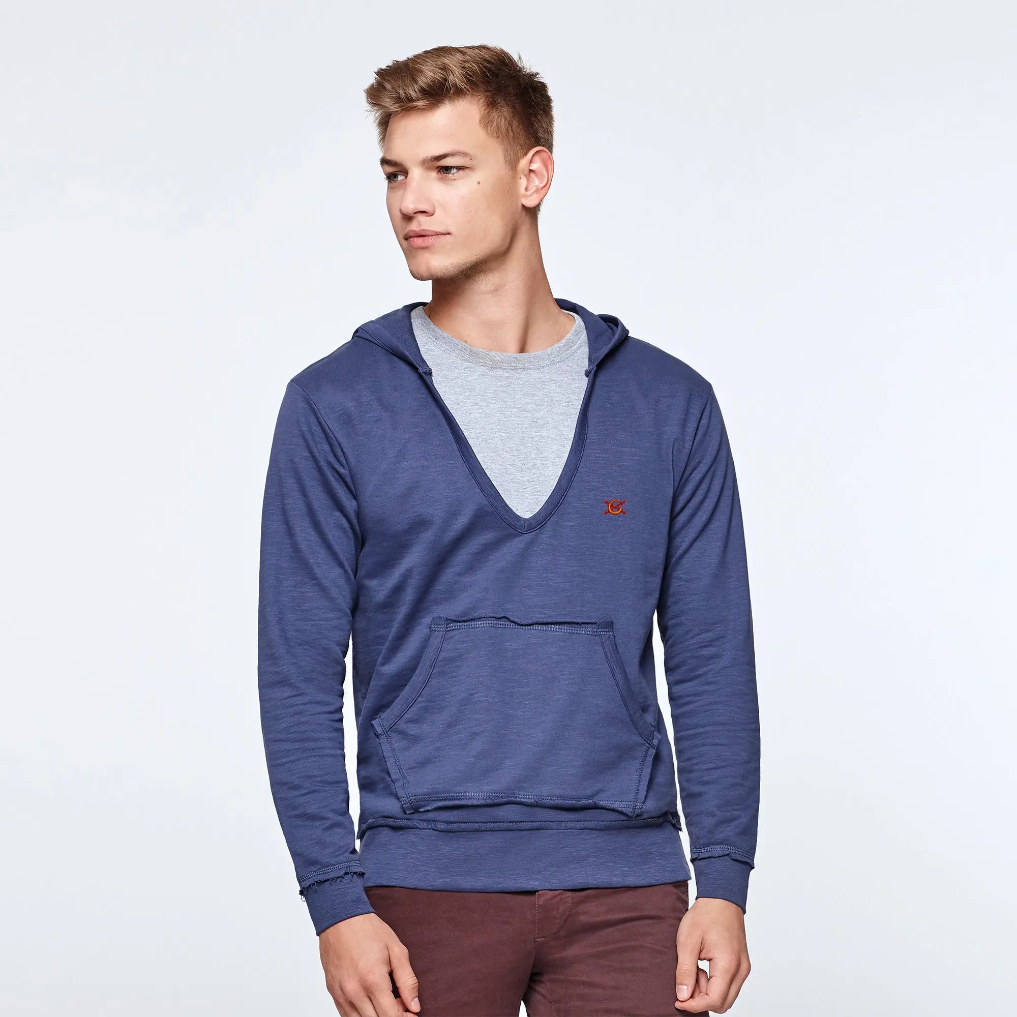 Sudadera cuello pico 2025