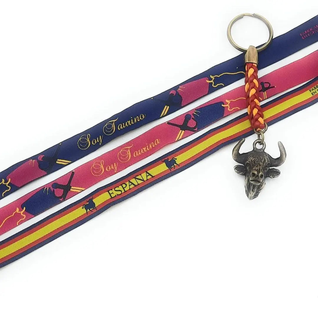 25 Expresiones taurinas La Flamenca de Borgoña, Bandera de España, Cruz de Borgoña, Patricia Muñoz, VOX, Santiago Abascal 