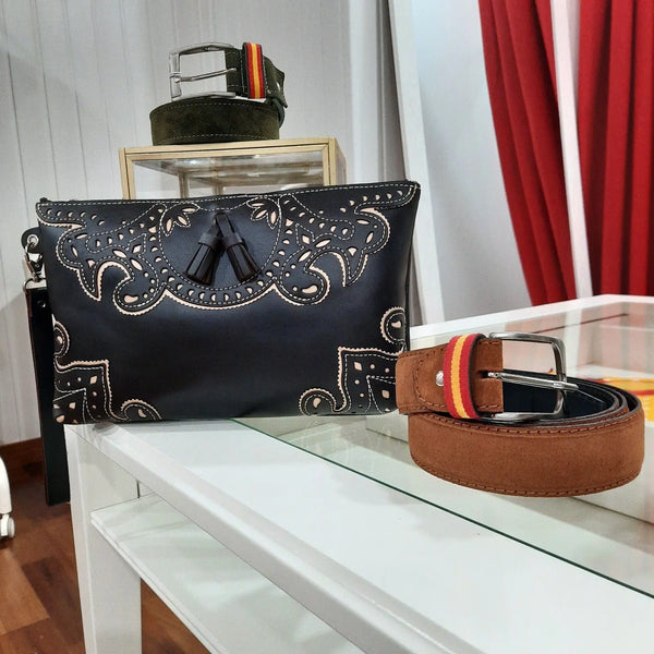 ¡Date un capricho! La Flamenca de Borgoña, Bandera de España, Cruz de Borgoña, Patricia Muñoz, VOX, Santiago Abascal 