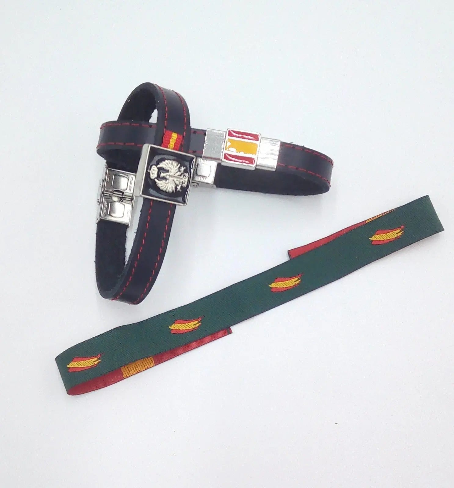 Desfile de las Fuerzas Armadas 2022 La Flamenca de Borgoña, Bandera de España, Cruz de Borgoña, Patricia Muñoz, VOX, Santiago Abascal 