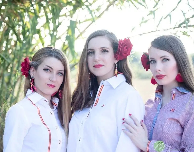 Día Internacional de la Amistad La Flamenca de Borgoña, Bandera de España, Cruz de Borgoña, Patricia Muñoz, VOX, Santiago Abascal 