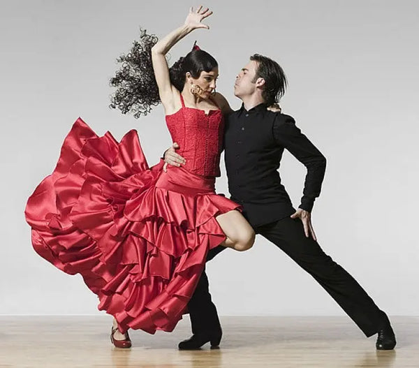 Día Internacional del Flamenco 2022 La Flamenca de Borgoña, Bandera de España, Cruz de Borgoña, Patricia Muñoz, VOX, Santiago Abascal 