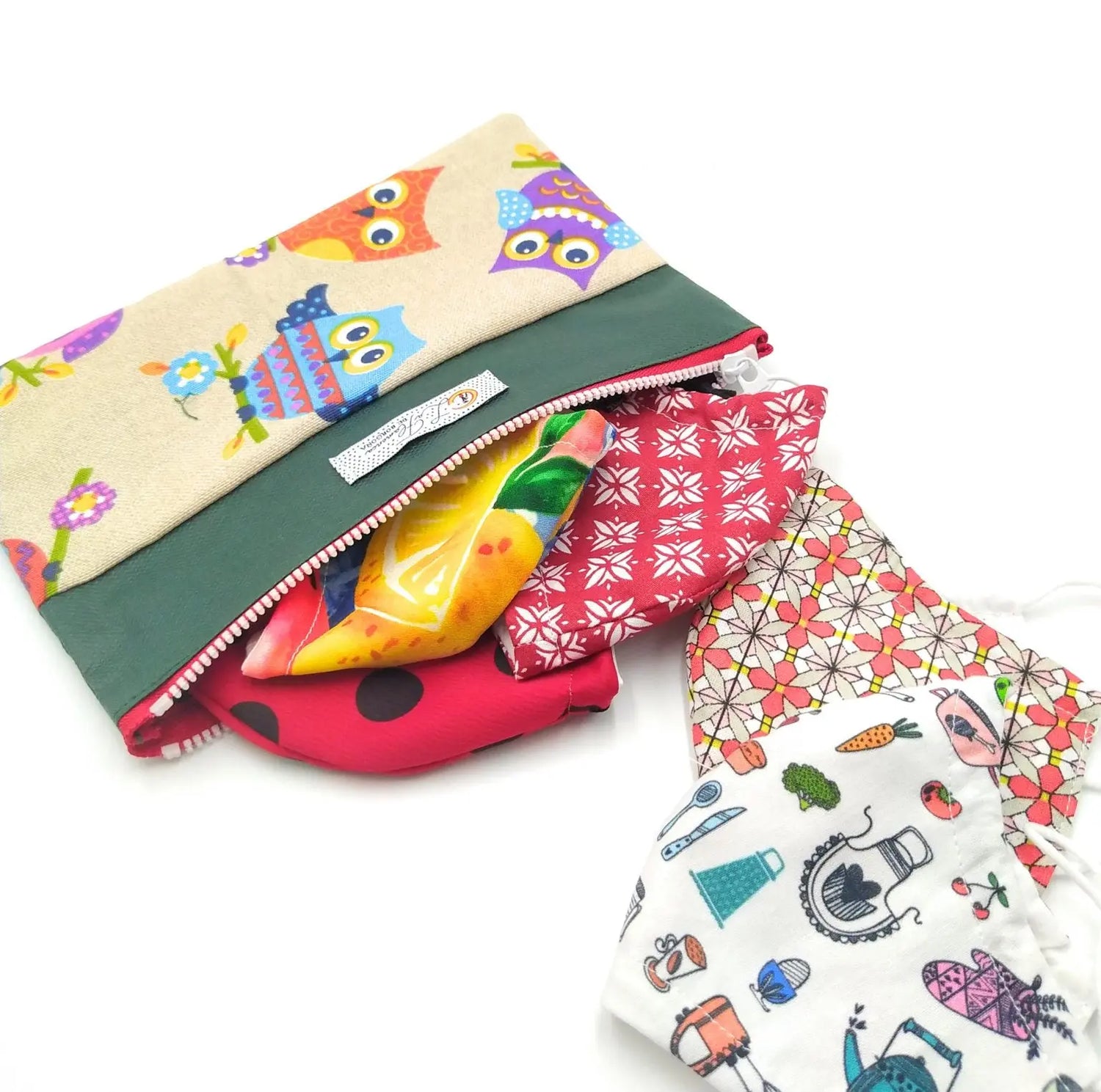 ¿Dónde guardas tus mascarillas? La Flamenca de Borgoña, Bandera de España, Cruz de Borgoña, Patricia Muñoz, VOX, Santiago Abascal 