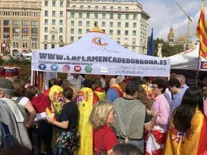 Elecciones en Madrid La Flamenca de Borgoña, Bandera de España, Cruz de Borgoña, Patricia Muñoz, VOX, Santiago Abascal 