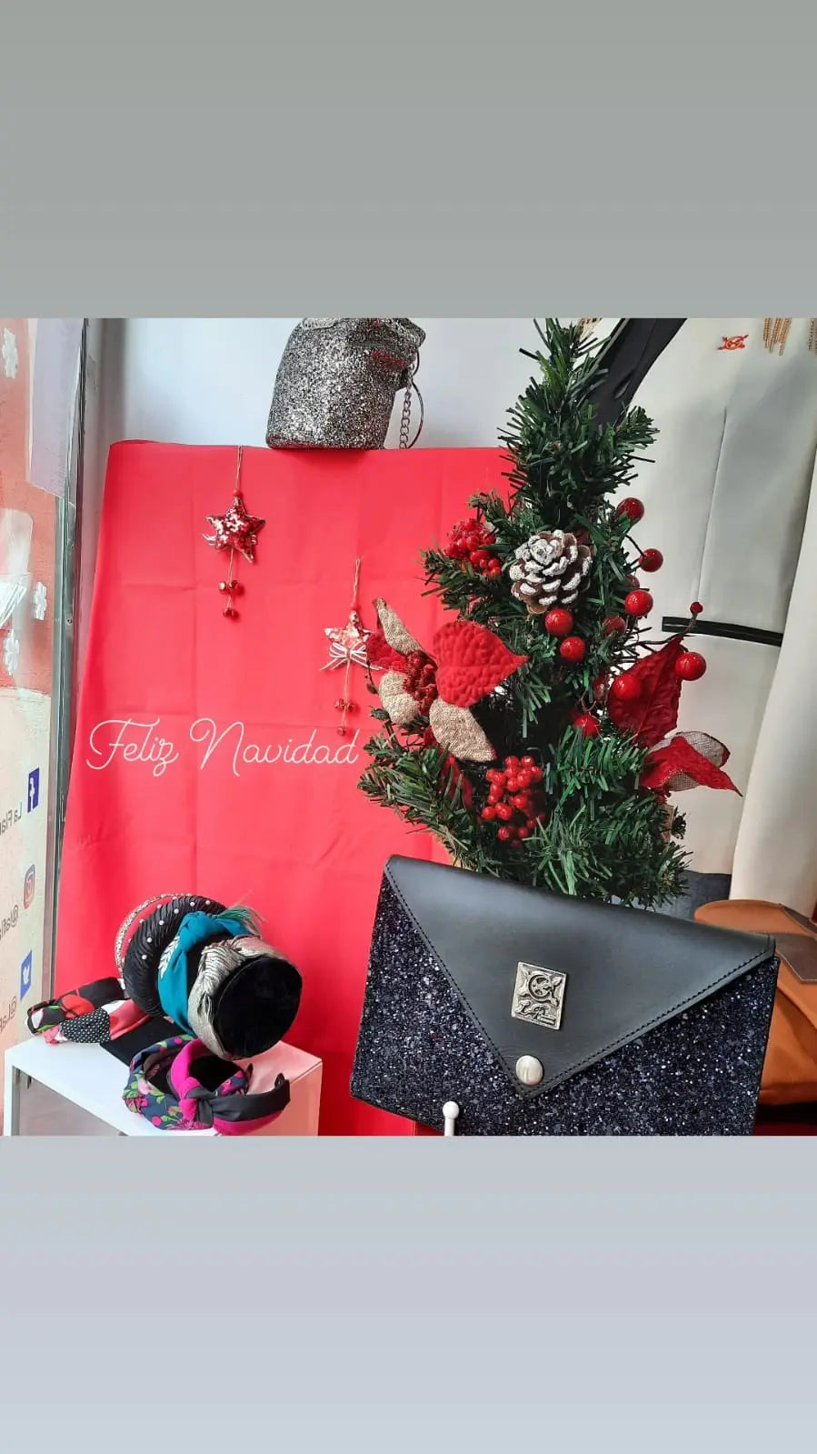 ¡Feliz  Navidad! La Flamenca de Borgoña, Bandera de España, Cruz de Borgoña, Patricia Muñoz, VOX, Santiago Abascal 