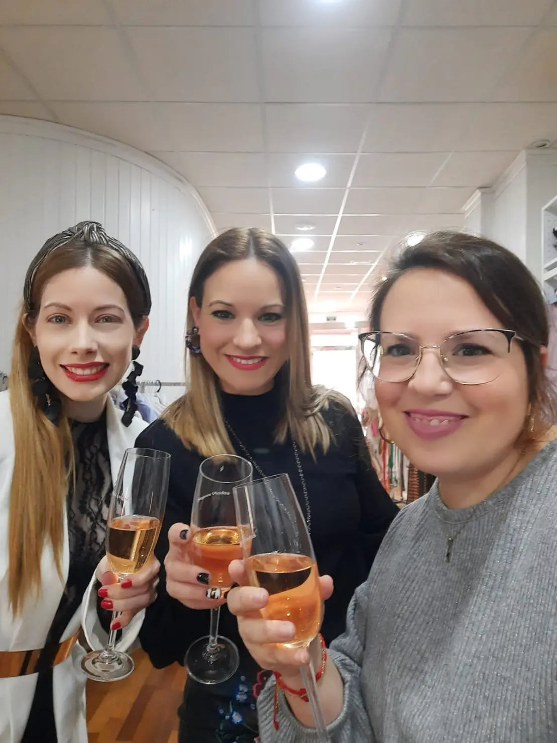 ¡Feliz Año Nuevo! La Flamenca de Borgoña, Bandera de España, Cruz de Borgoña, Patricia Muñoz, VOX, Santiago Abascal 