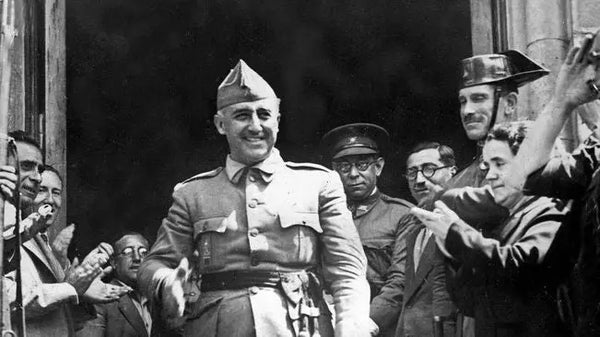 Francisco Franco, reformas y obras públicas en España La Flamenca de Borgoña, Bandera de España, Cruz de Borgoña, Patricia Muñoz, VOX, Santiago Abascal 