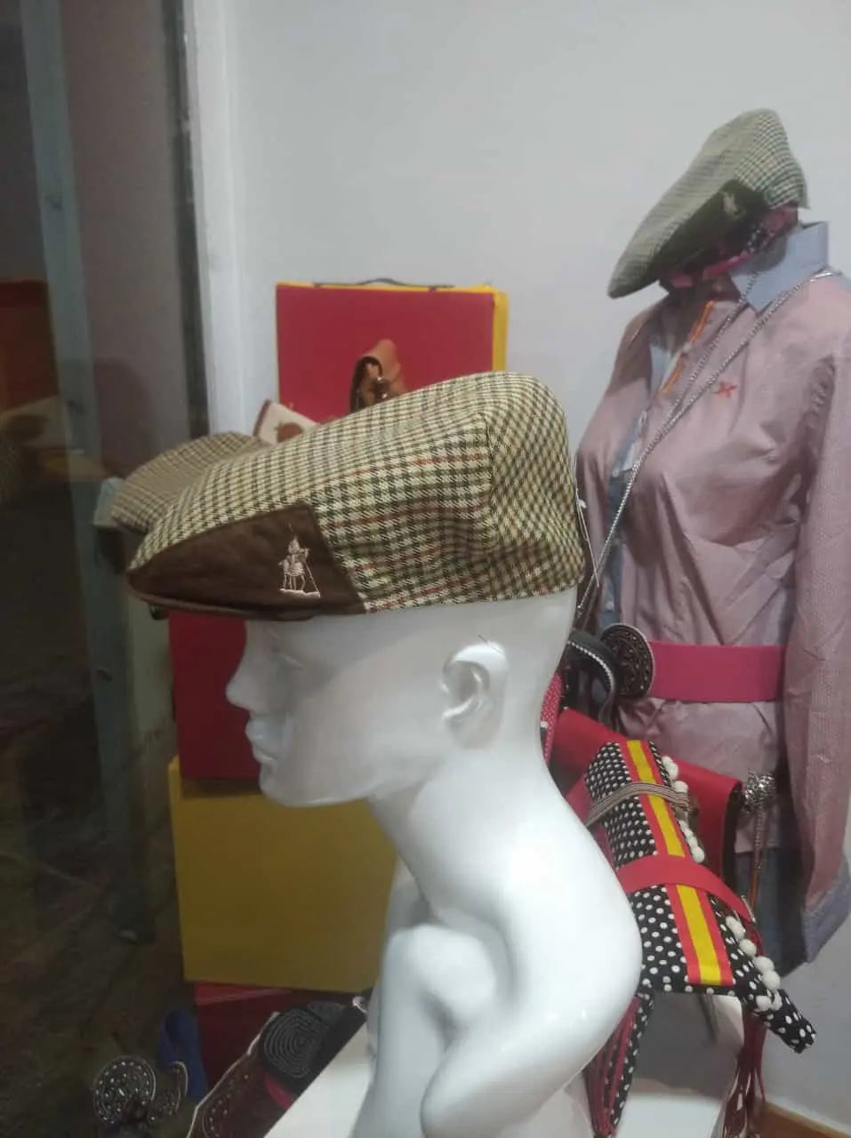 Gorras camperas y rocieras La Flamenca de Borgoña, Bandera de España, Cruz de Borgoña, Patricia Muñoz, VOX, Santiago Abascal 