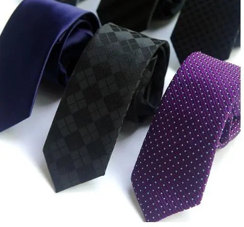 La importancia de las corbatas La Flamenca de Borgoña, Bandera de España, Cruz de Borgoña, Patricia Muñoz, VOX, Santiago Abascal 