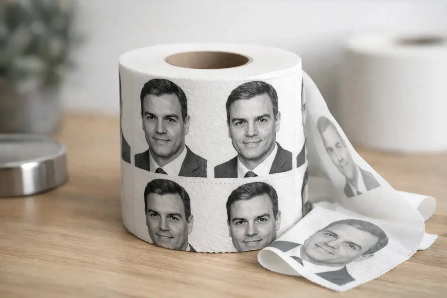 Papel higiénico con la cara de Pedro Sánchez