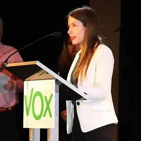 Patricia-Muñoz-valentía-y-resistencia-entre-VOX-y-la-empresa La Flamenca de Borgoña, Bandera de España, Cruz de Borgoña, Patricia Muñoz, VOX