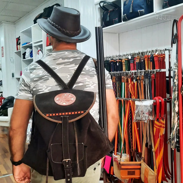 Regalos para Cazadores 2022 La Flamenca de Borgoña, Bandera de España, Cruz de Borgoña, Patricia Muñoz, VOX, Santiago Abascal 