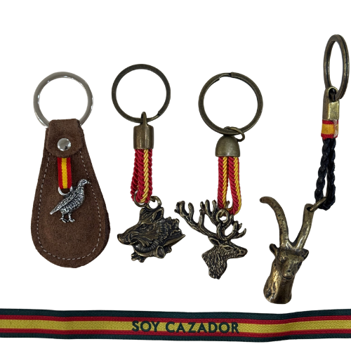 Lote 8 - Lote Cazador: Pulsera Soy Cazador y 4 Llaveros de Caza