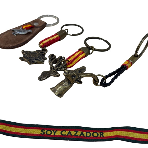 Lote 8 - Lote Cazador: Pulsera Soy Cazador y 4 Llaveros de Caza