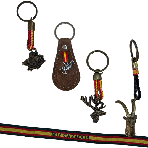 Lote 8 - Lote Cazador: Pulsera Soy Cazador y 4 Llaveros de Caza