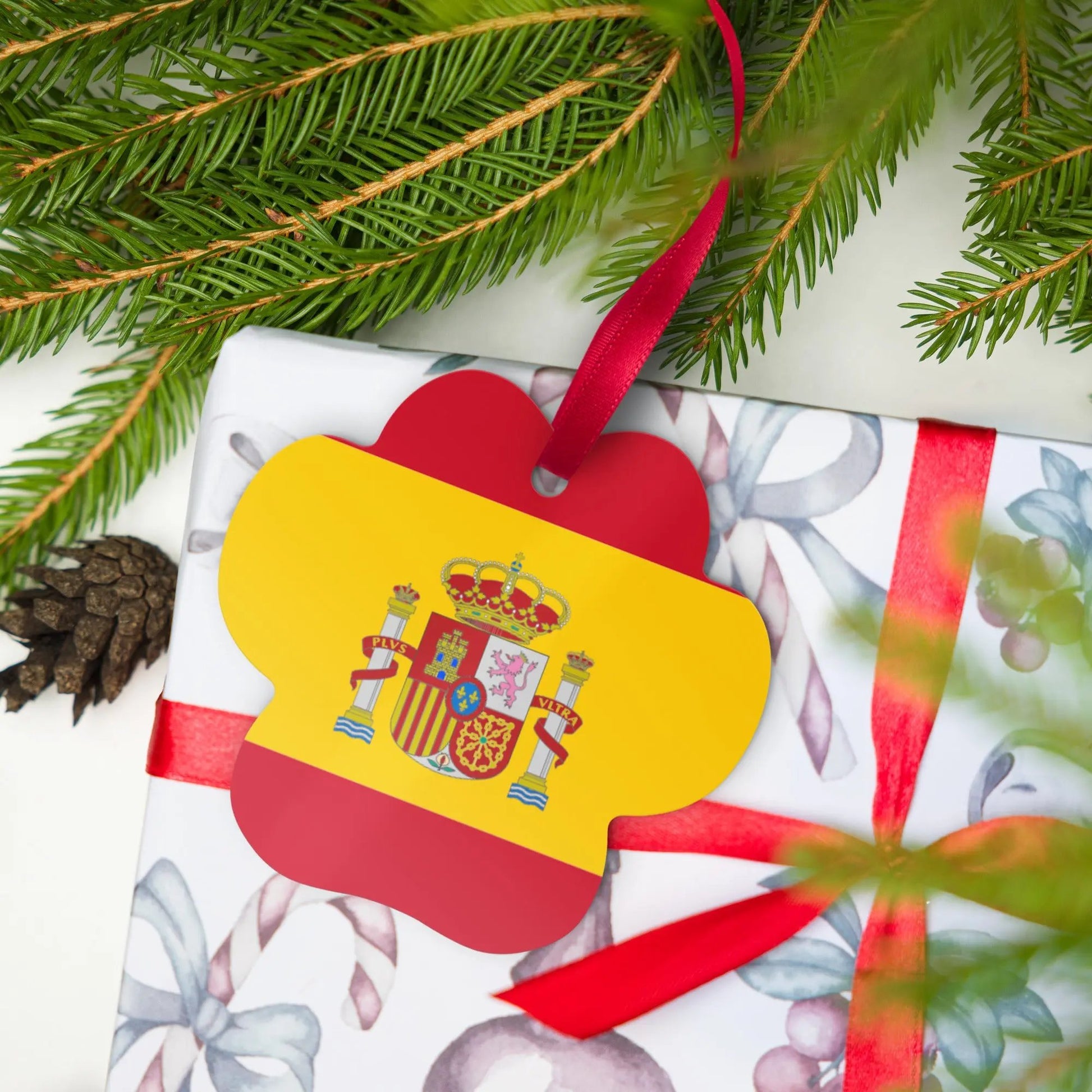 Comprar Adornos metálicos para Regalos o Árbol de Navidad La Flamenca de Borgoña Bandera España