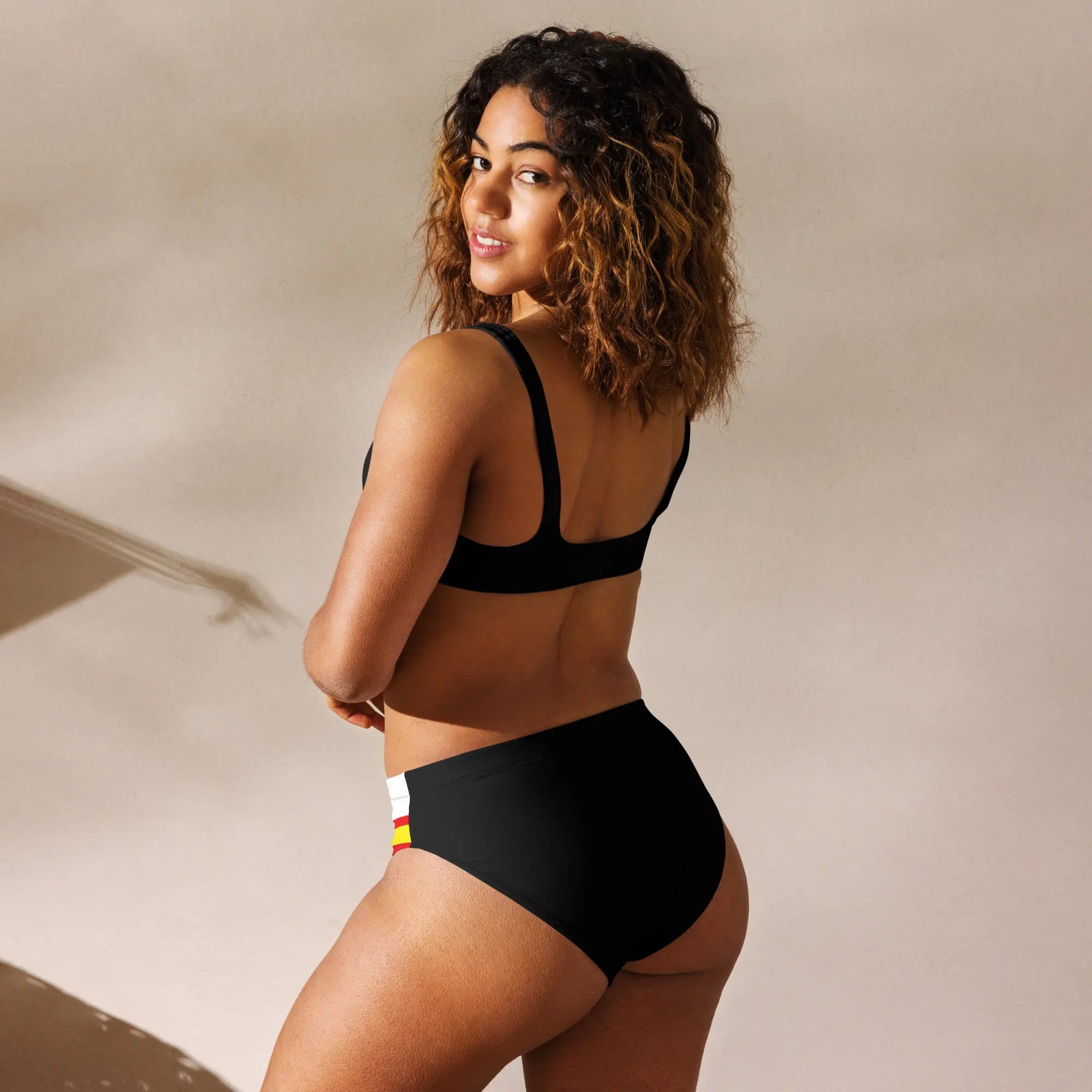 Comprar Bikini reciclado talle alto Bandera de España La Flamenca de Borgoña, Bandera de España, Cruz de Borgoña, Patricia Muñoz, VOX, Santiago Abascal