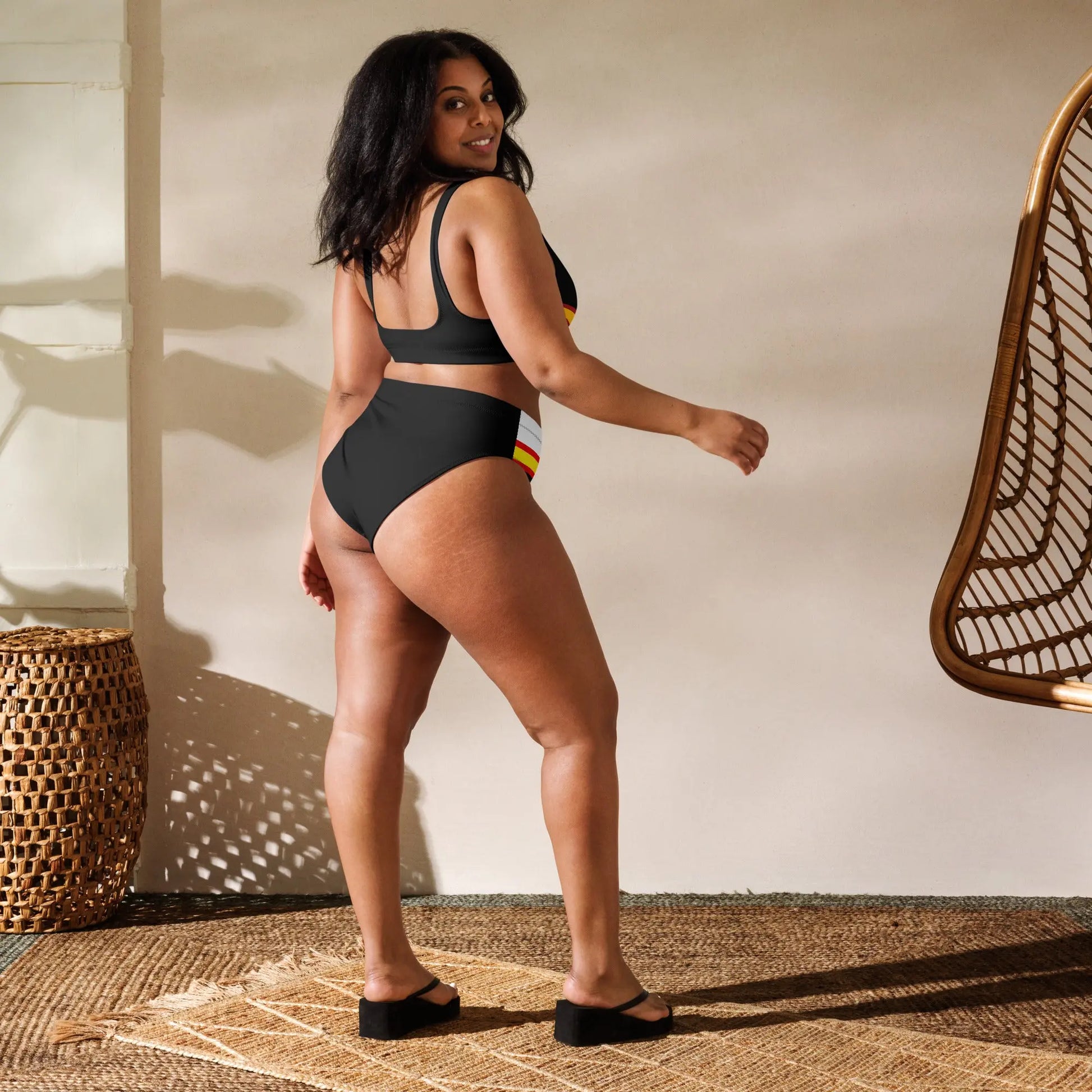 Comprar Bikini reciclado talle alto Bandera de España La Flamenca de Borgoña, Bandera de España, Cruz de Borgoña, Patricia Muñoz, VOX, Santiago Abascal