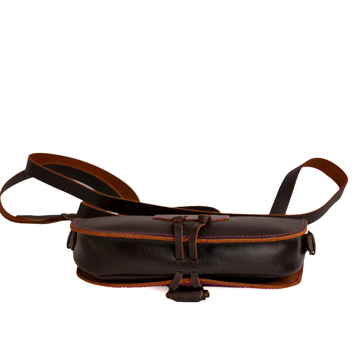 Comprar Bolso bandolera artesanal de piel con pespuntes fucsia · Convertible en riñonera La Flamenca de Borgoña Bandera España