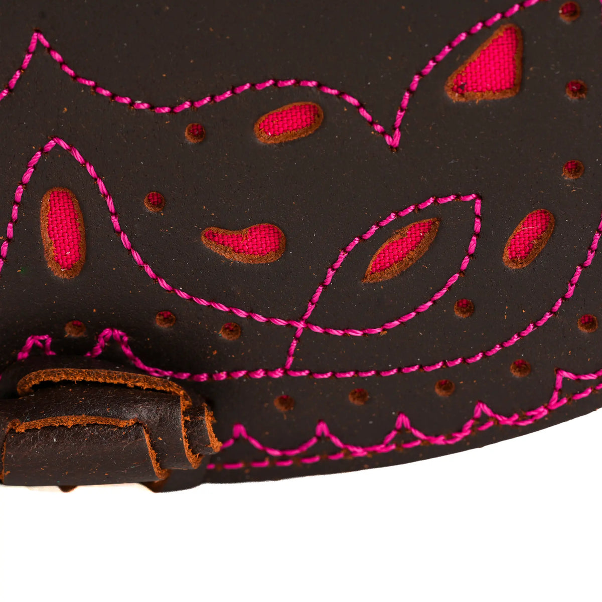 Comprar Bolso bandolera artesanal de piel con pespuntes fucsia · Convertible en riñonera La Flamenca de Borgoña Bandera España