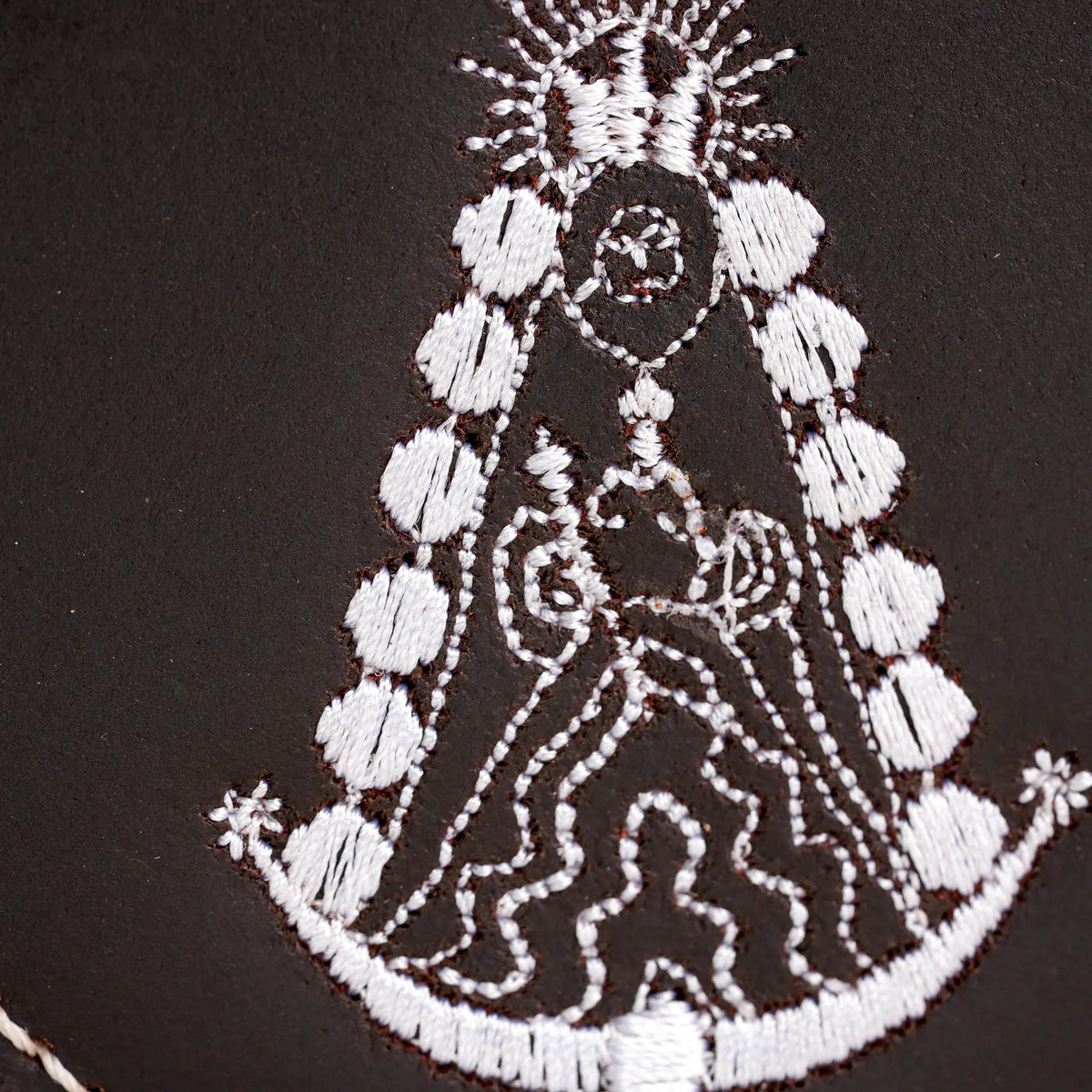 Comprar Bolso bandolera campero Virgen del Rocío piel marrón oscuro La Flamenca de Borgoña Bandera España
