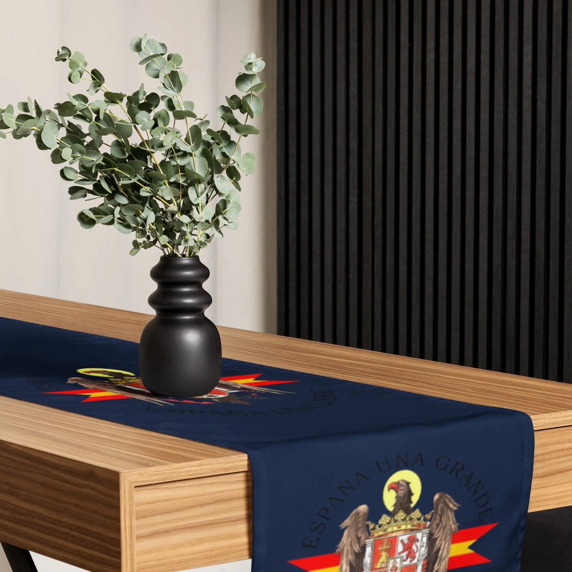 Comprar Camino de mesa Águila de San Juan Bandera España La Flamenca de Borgoña Patricia Muñoz VOX