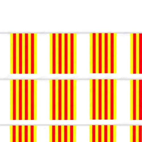 Comprar Guirnalda de Banderas de Cataluña 50 m (70 Unidades de 20x30 cm) La Flamenca de Borgoña Bandera España