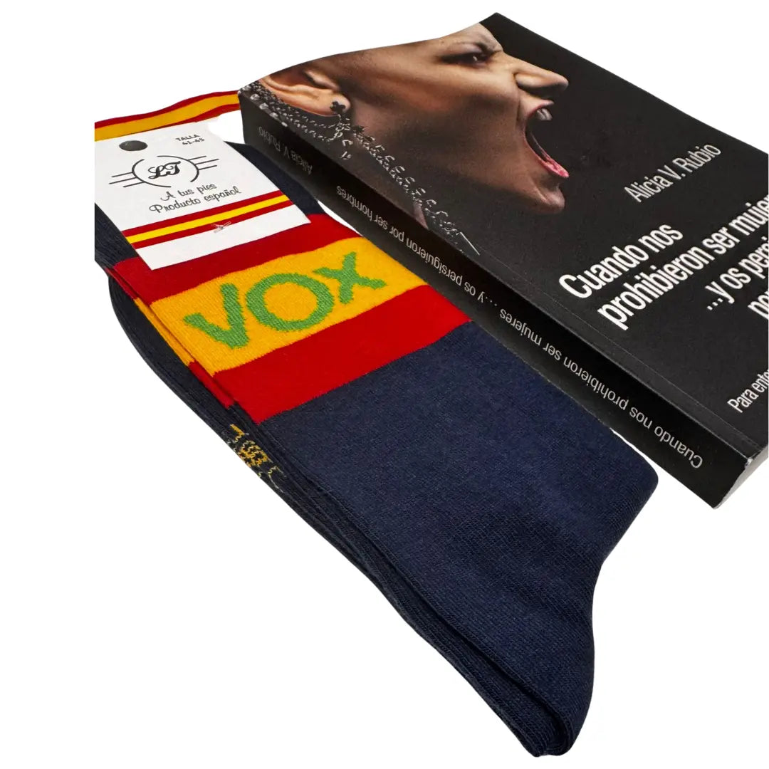 Comprar Libro Alicia Rubio "Cuando nos prohibieron ser mujeres y os persiguieron por ser hombres" + Lote La Flamenca de Borgoña Bandera España