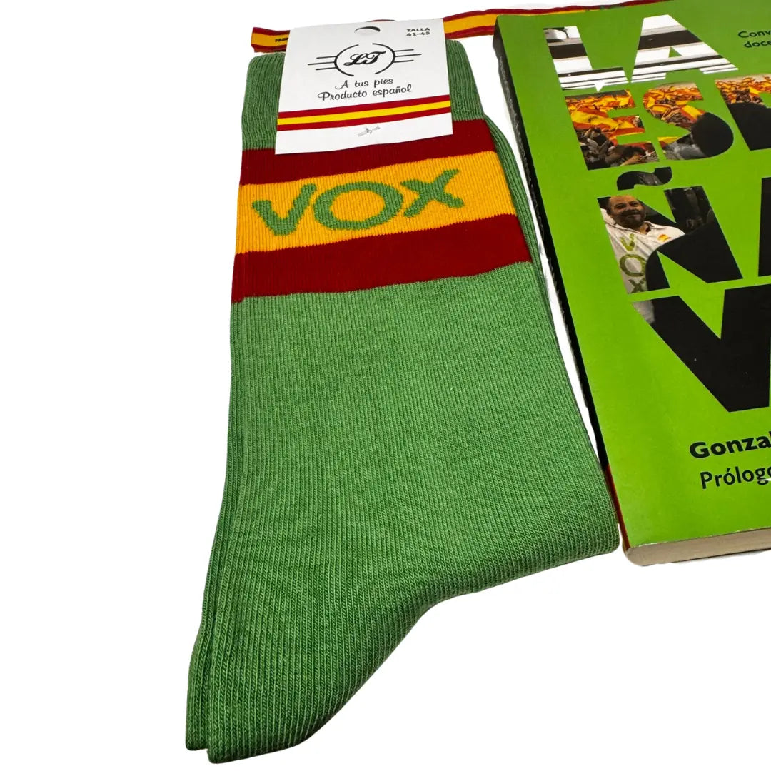 Comprar Libro La España Viva VOX + lote Calcetines, Pulsera, Llavero y Pin de VOX La Flamenca de Borgoña Bandera España