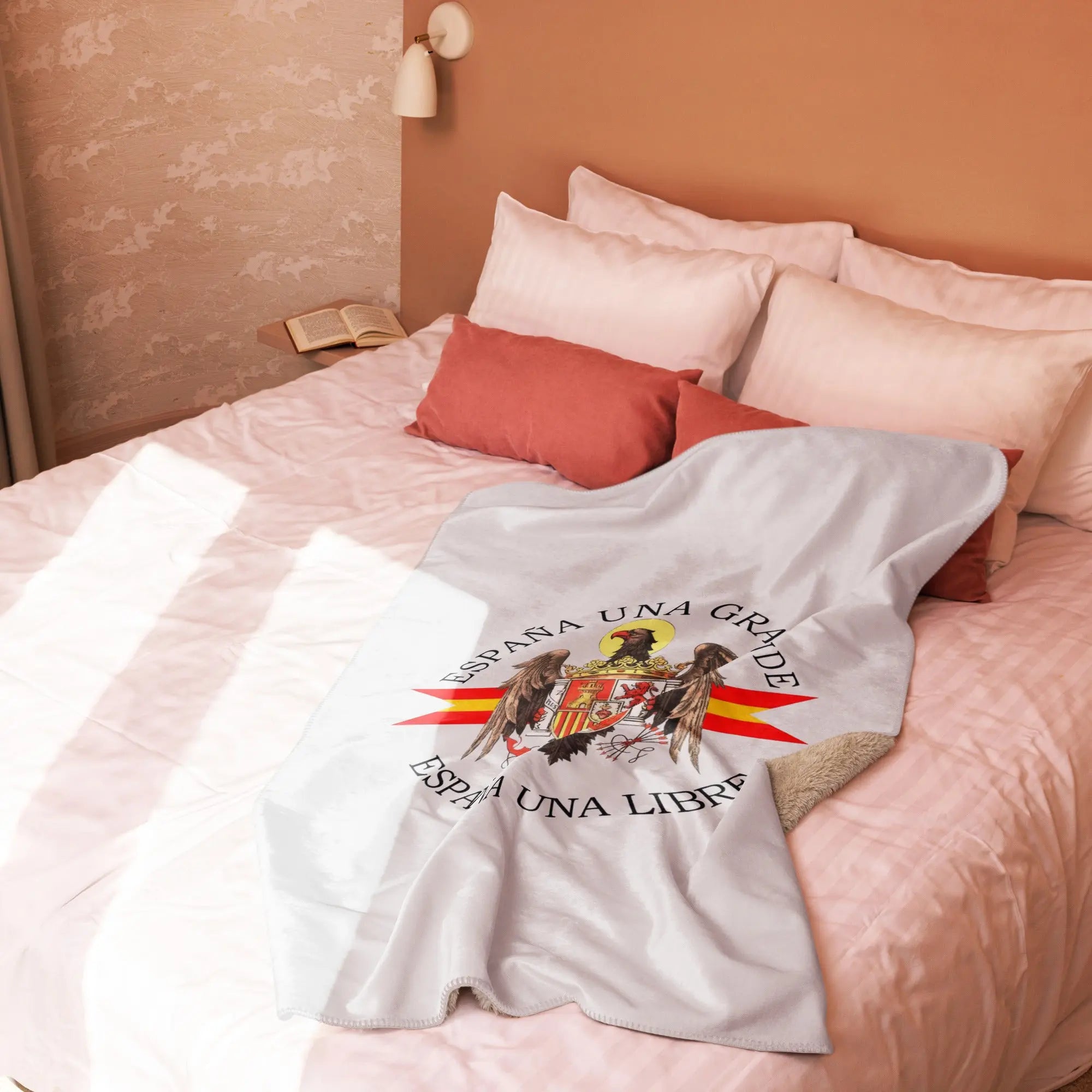 Comprar Manta sherpa Águila de San Juan - gris La Flamenca de Borgoña Bandera España