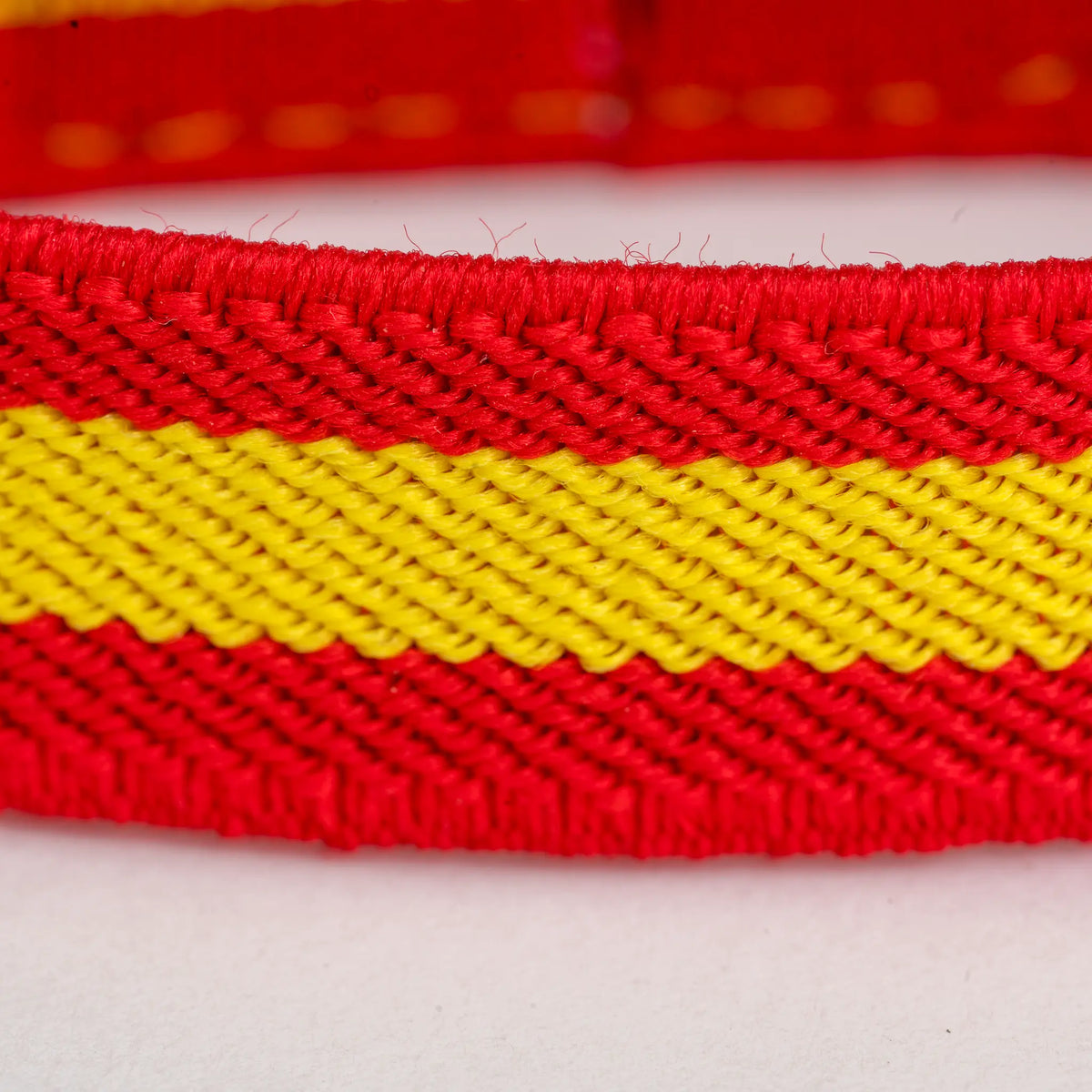 Comprar Pulsera elástica Bandera España pieza piel grabada ESPAÑA La Flamenca de Borgoña Bandera España