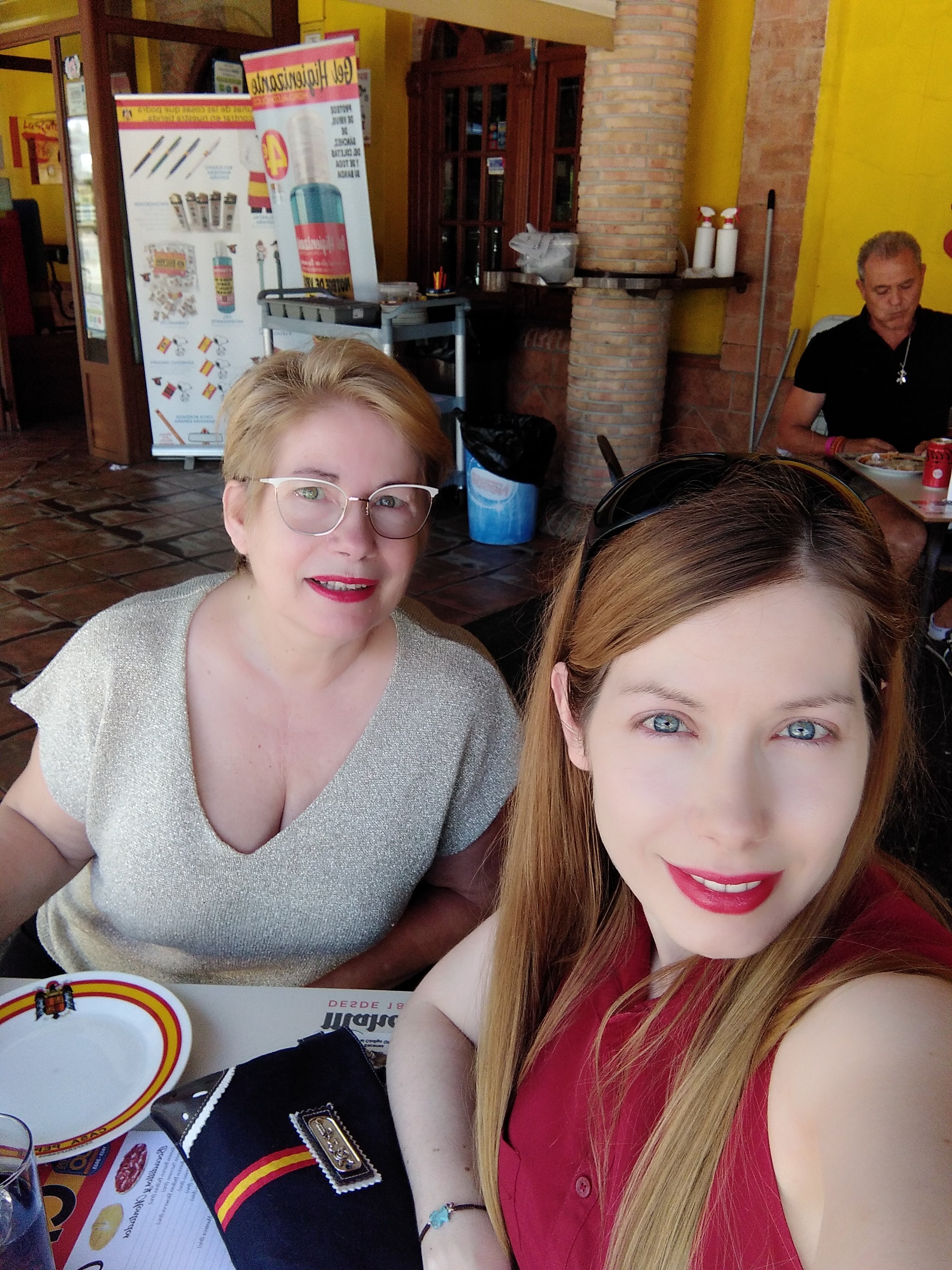 Patricia Muñoz con su madre La Flamenca de Borgoña Casa Pepe