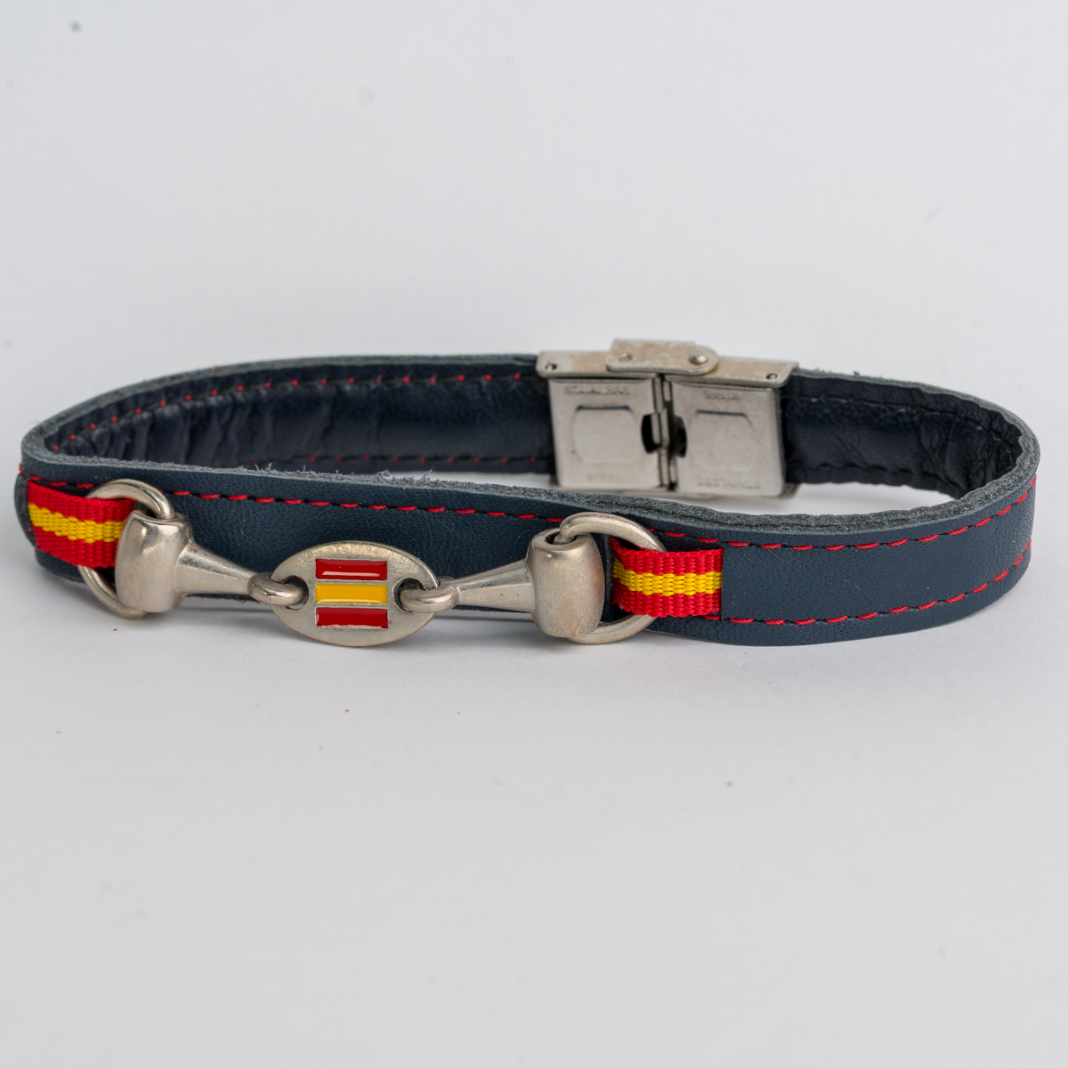 Armband mit spanischer Flagge und Pferdegebiss