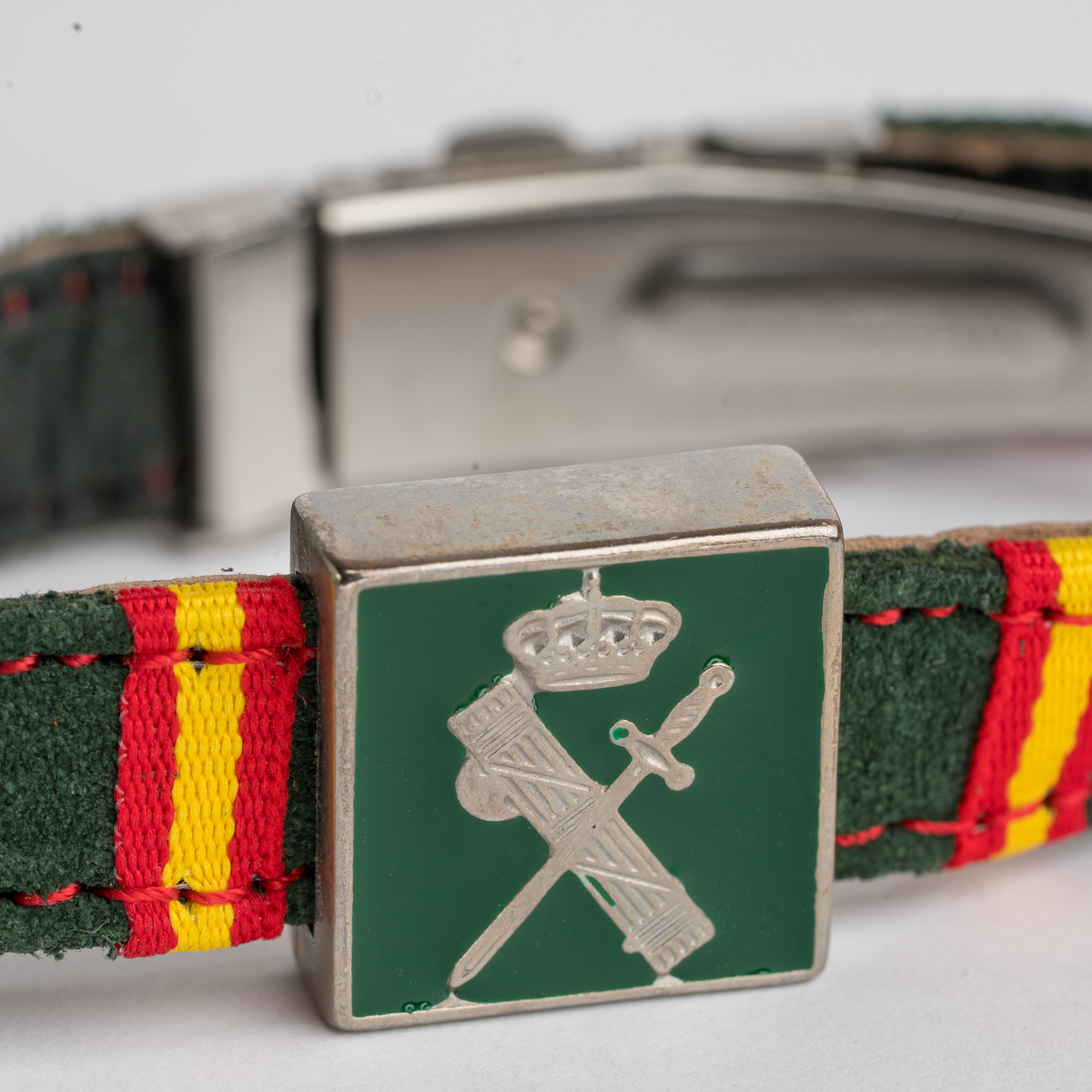 Pulsera Guardia Civil piel serraje verde con Bandera de España