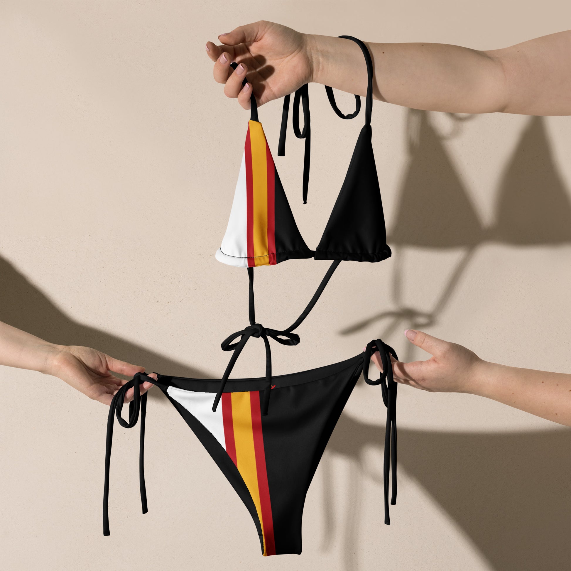 Bikini de triángulo negro Bandera España - LaFlamencadeBorgoña
