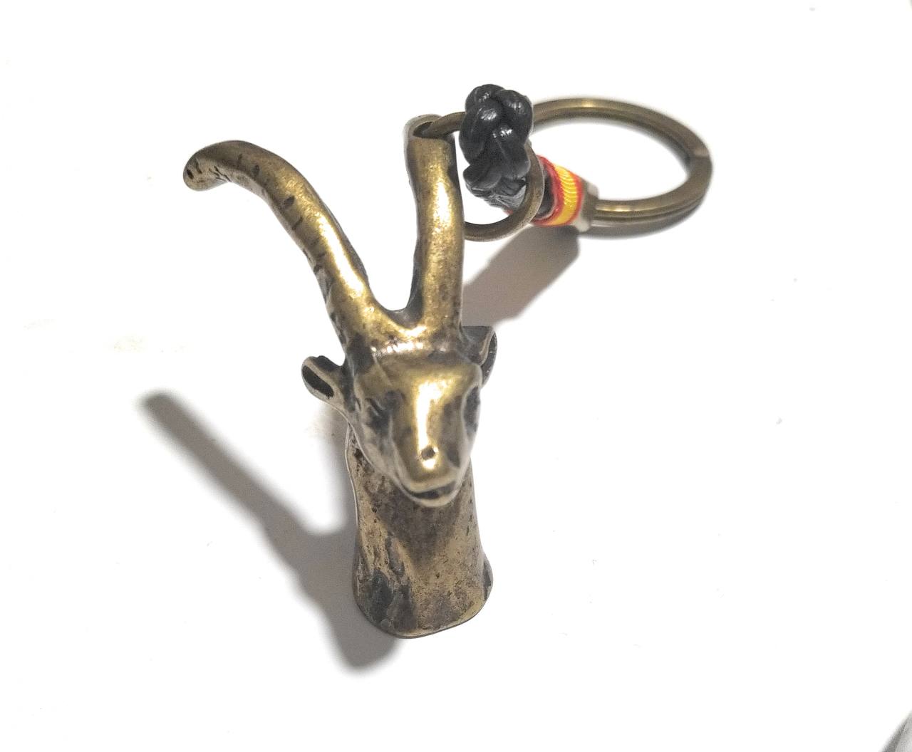 Llavero Cabra montesa bronce cuerda trenzada de piel y Bandera España - LaFlamencadeBorgoña