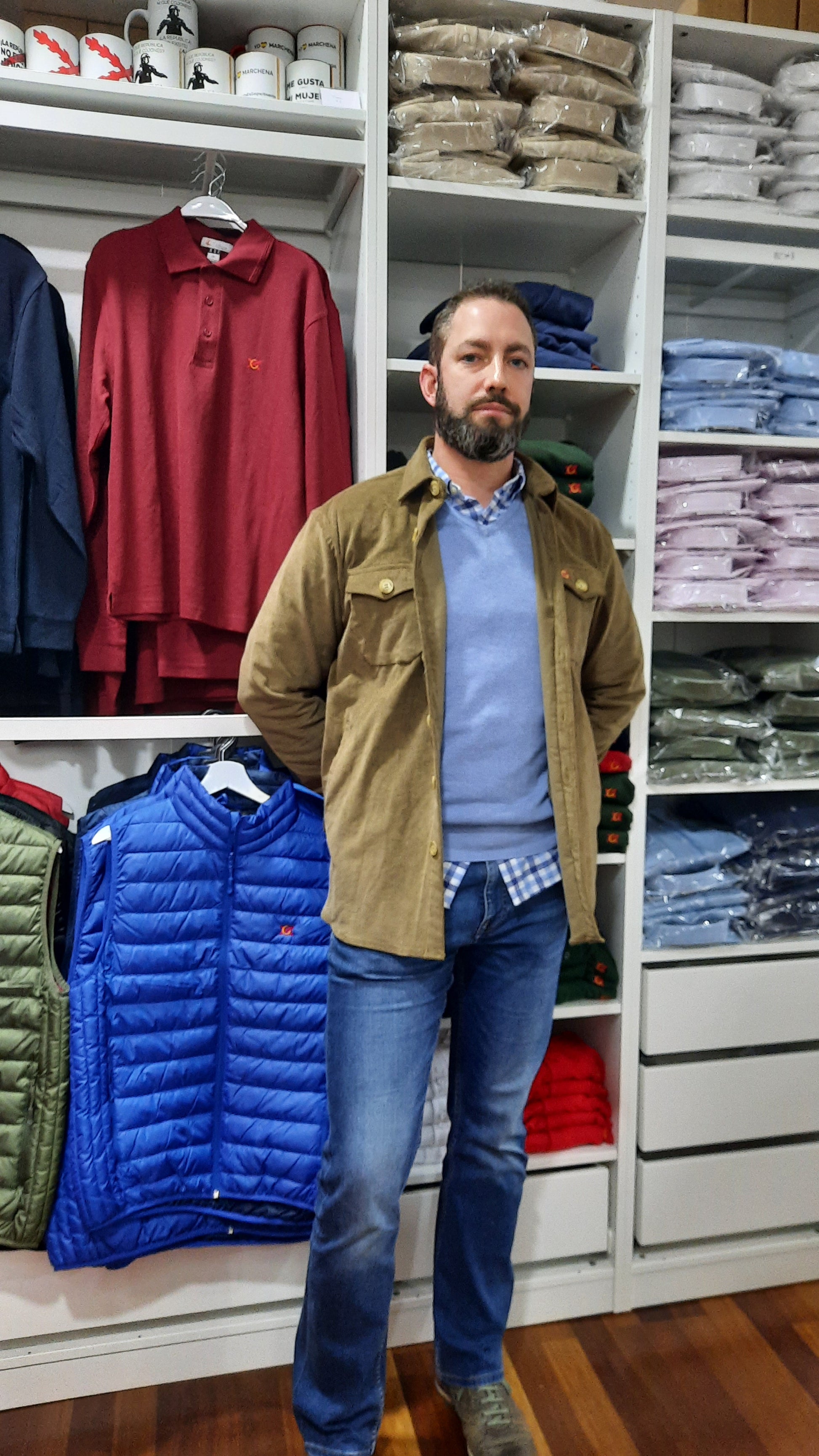 Comprar Sobrecamisa Bandera España hombre Pana marrón - OFERTA Bandera España La Flamenca de Borgoña Patricia Muñoz VOX