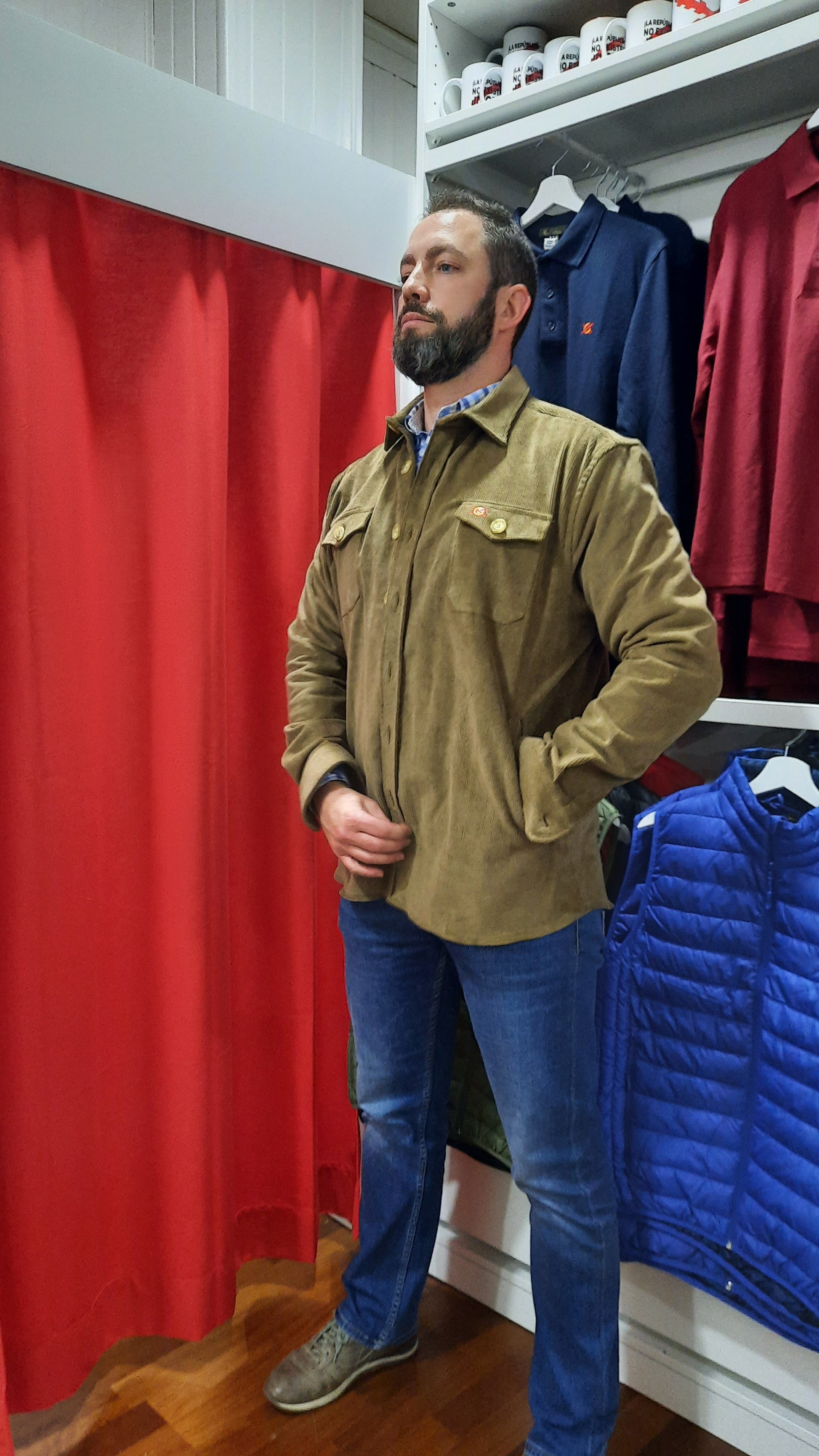 Comprar Sobrecamisa Bandera España hombre Pana marrón - OFERTA Bandera España La Flamenca de Borgoña Patricia Muñoz VOX