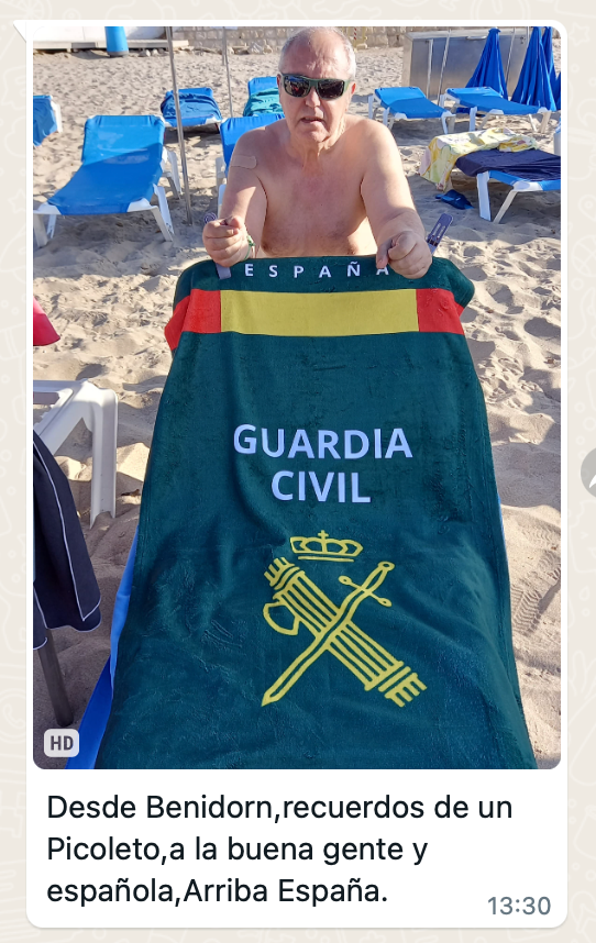 Comprar Toalla de Playa Guardia Civil Bandera España La Flamenca de Borgoña Patricia Muñoz VOX