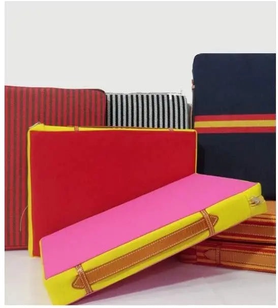 Comprar Almohadilla taurina Rosa capote Bandera España La Flamenca de Borgoña Patricia Muñoz VOX