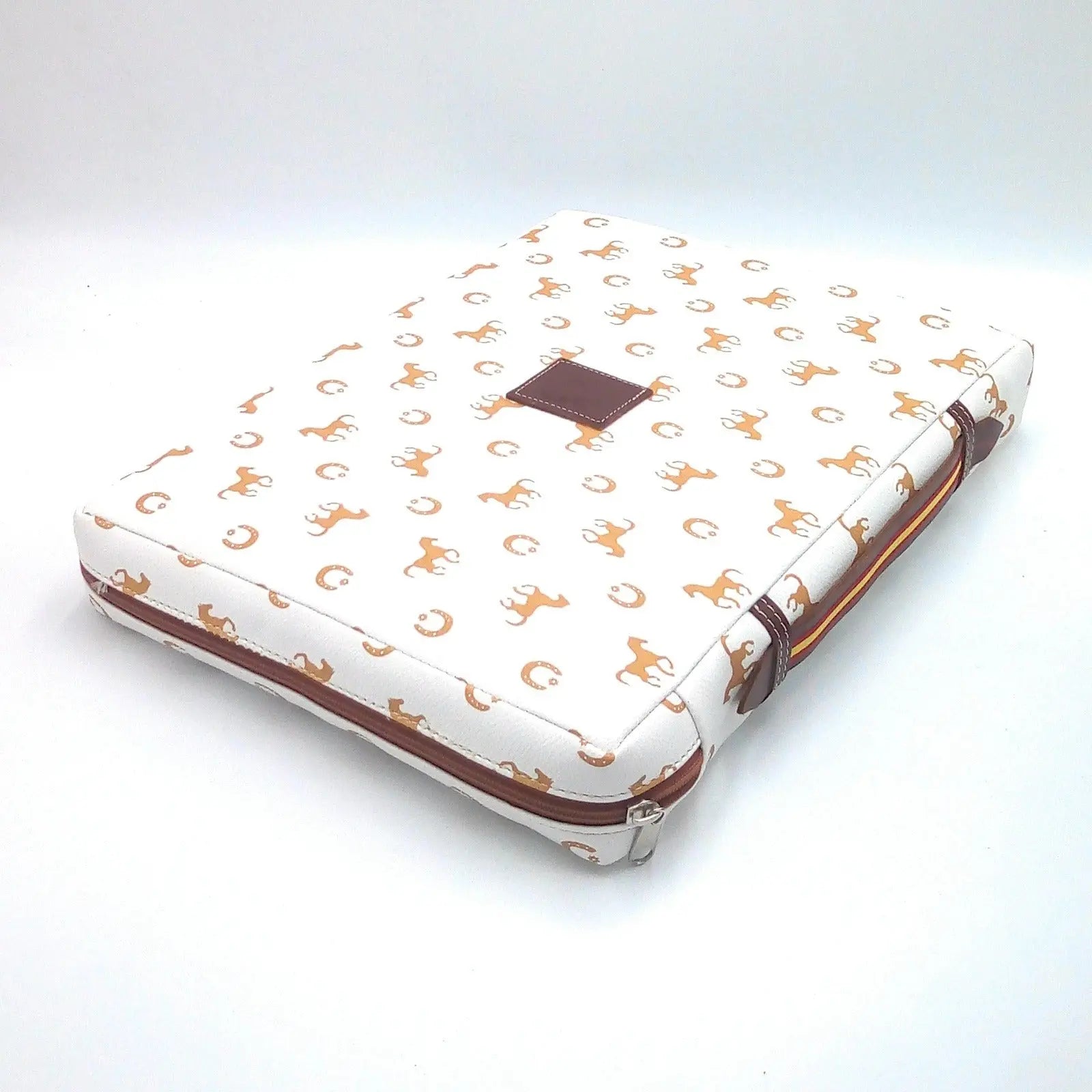 Comprar Almohadilla taurina piel blanca caballos Bandera España en asa Bandera España La Flamenca de Borgoña Patricia Muñoz VOX