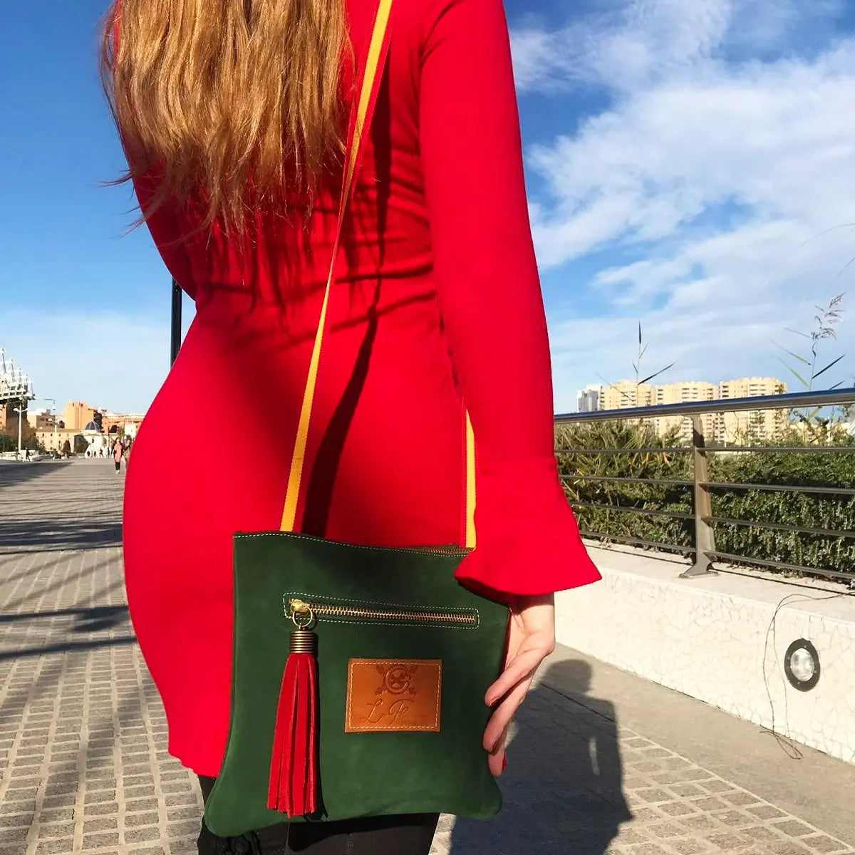 Comprar Bandolera serraje verde borla España y asa piel La Flamenca de Borgoña, Bandera de España, Cruz de Borgoña, Patricia Muñoz, VOX, Santiago Abascal 