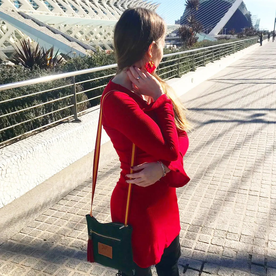 Comprar Bandolera serraje verde borla España y asa piel La Flamenca de Borgoña, Bandera de España, Cruz de Borgoña, Patricia Muñoz, VOX, Santiago Abascal 