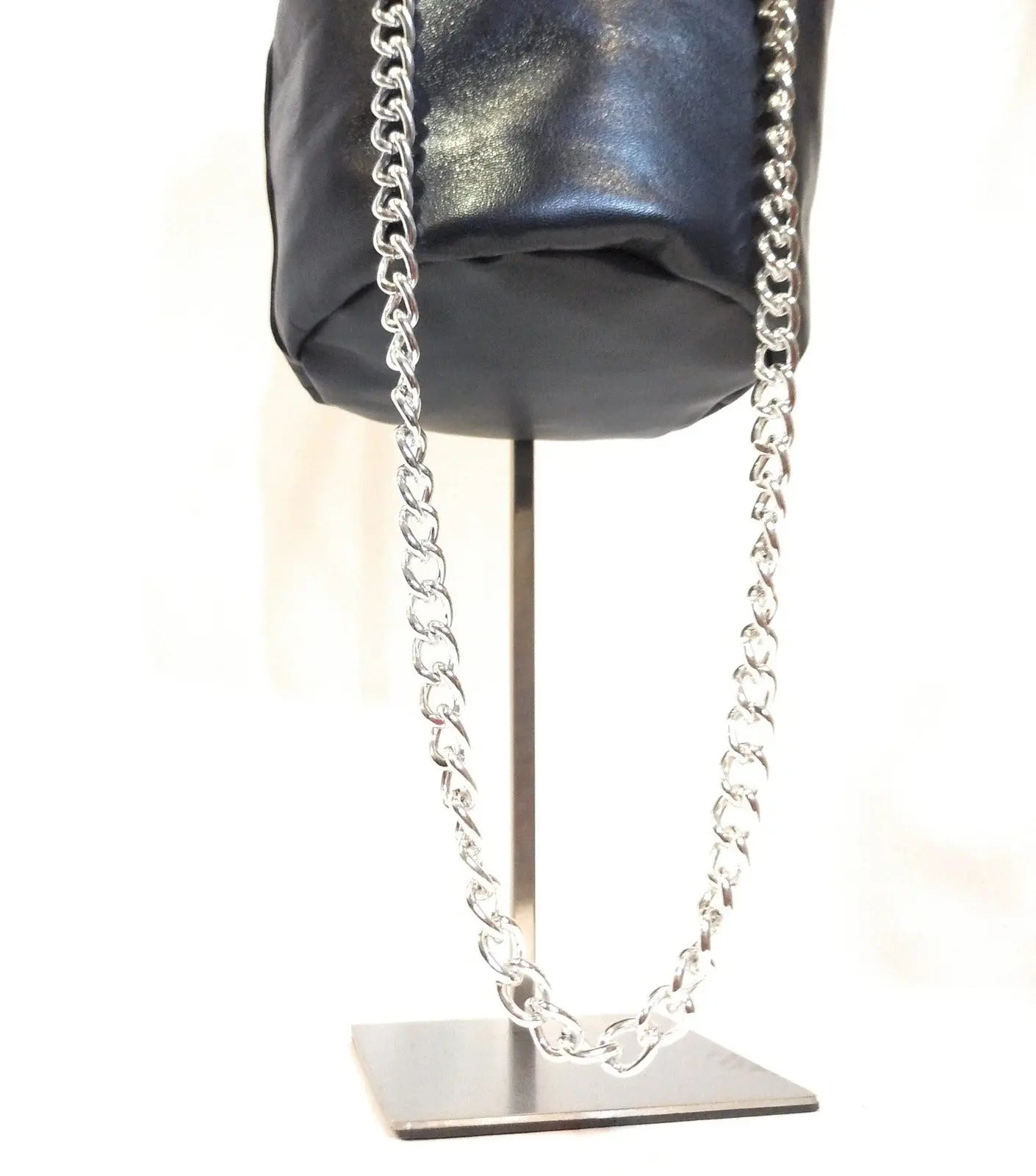 Comprar Bolso saco bombonera PIEL MARINO Bandera España La Flamenca de Borgoña Patricia Muñoz VOX