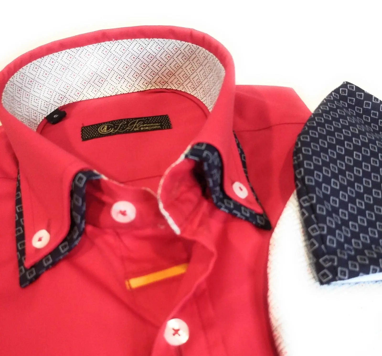 Comprar Camisa Bandera de España roja para hombre + 2 REGALO - Talla S - OFERTA Bandera España La Flamenca de Borgoña Patricia Muñoz VOX