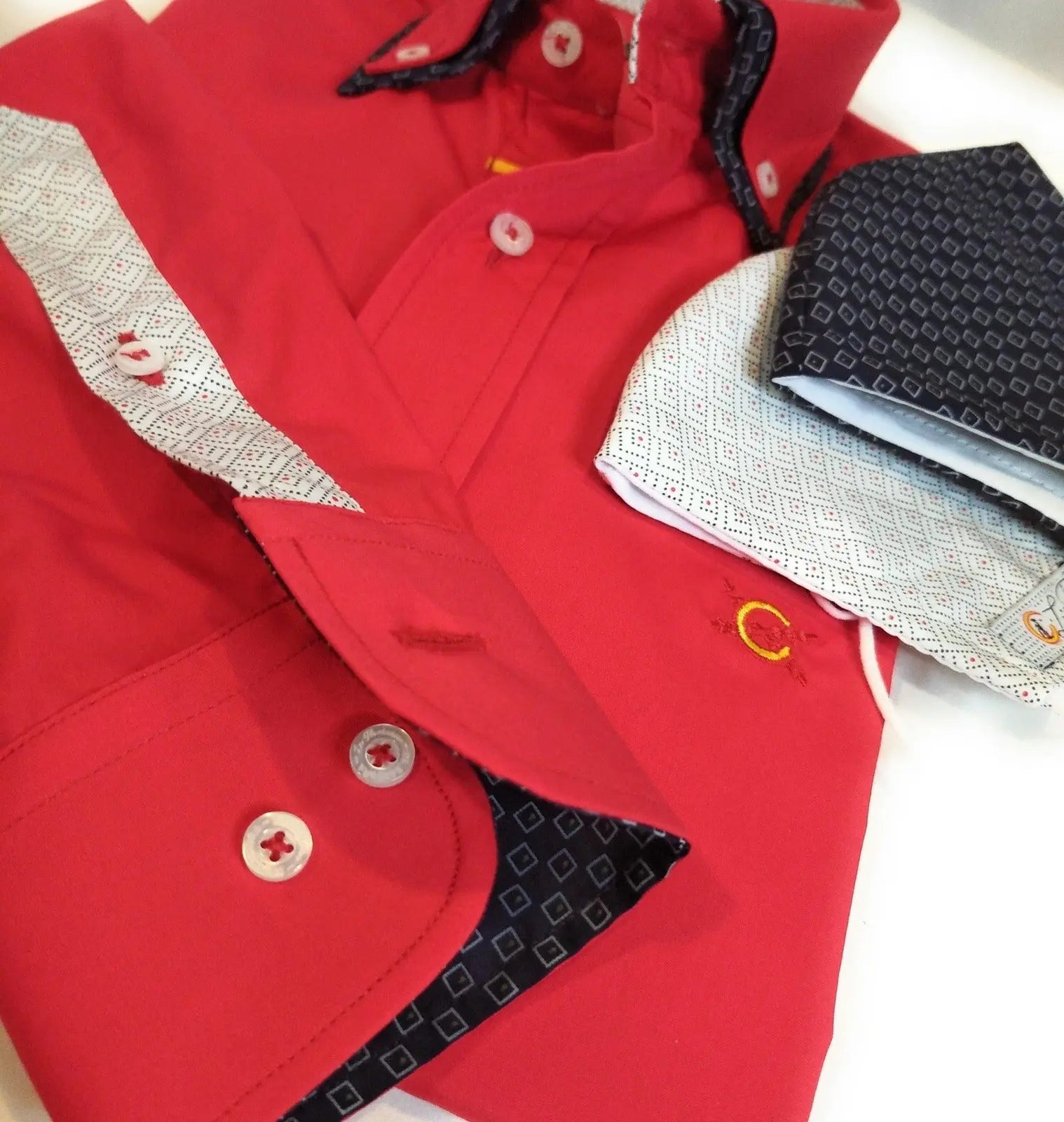 Comprar Camisa Bandera de España roja para hombre + 2 REGALO - Talla S - OFERTA Bandera España La Flamenca de Borgoña Patricia Muñoz VOX