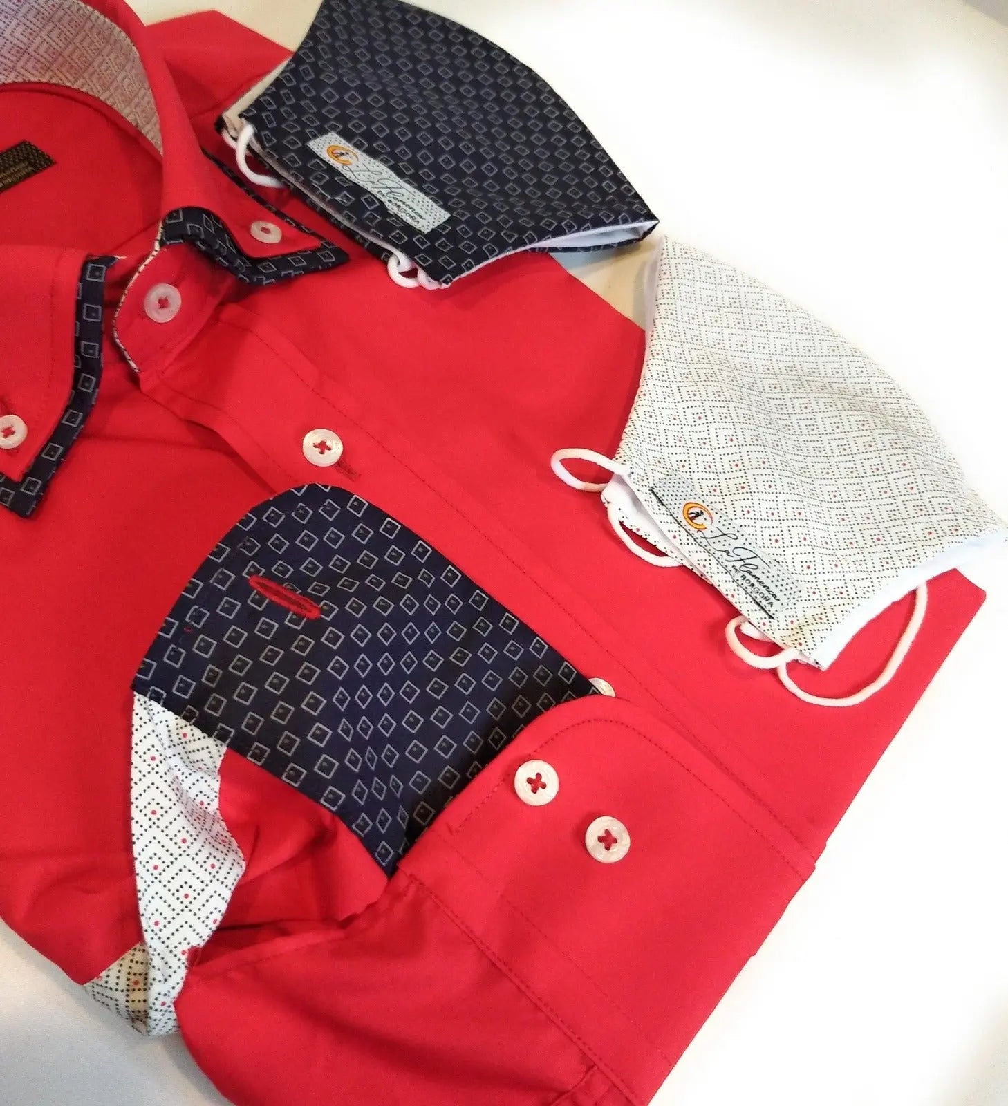 Comprar Camisa Bandera de España roja para hombre + 2 REGALO - Talla S - OFERTA Bandera España La Flamenca de Borgoña Patricia Muñoz VOX