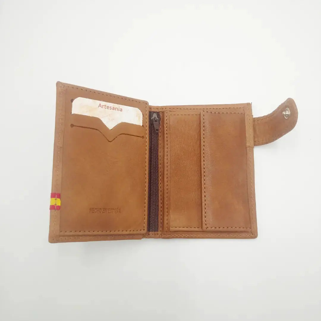 Comprar Cartera piel cuero Virgen del Pilar Bandera España La Flamenca de Borgoña Patricia Muñoz VOX
