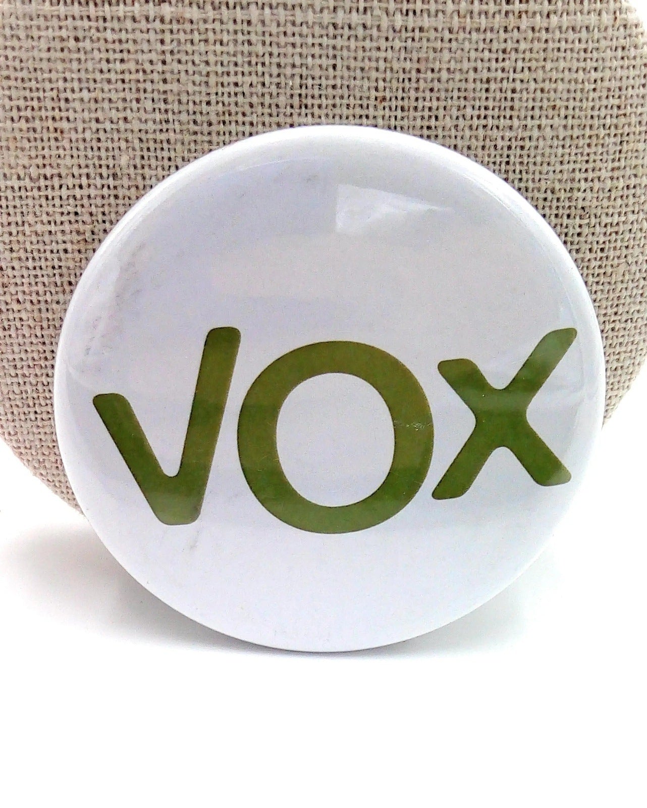 Comprar Chapa VOX grande Bandera España La Flamenca de Borgoña Patricia Muñoz VOX