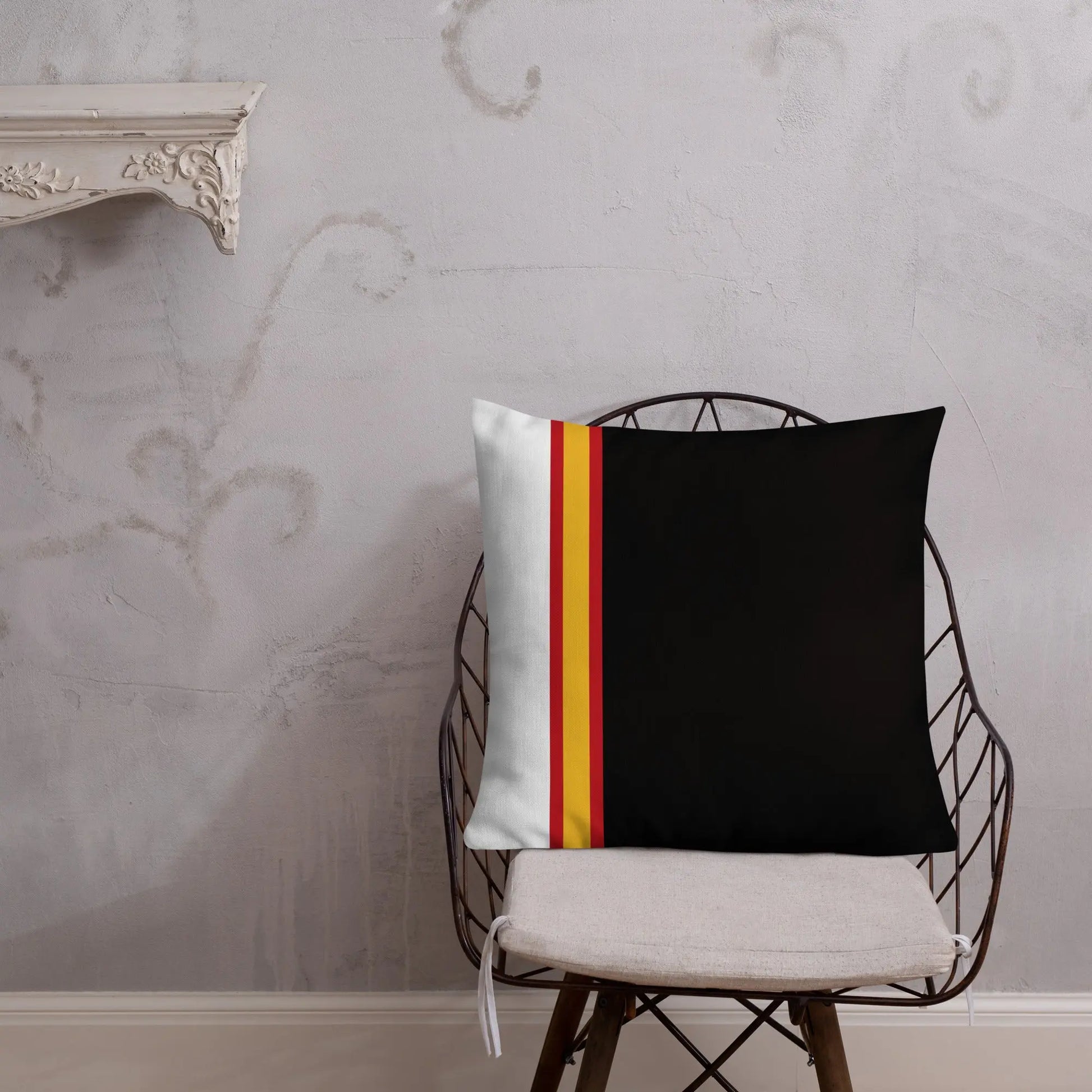 Comprar Cojín Bandera de España Bandera España La Flamenca de Borgoña Patricia Muñoz VOX